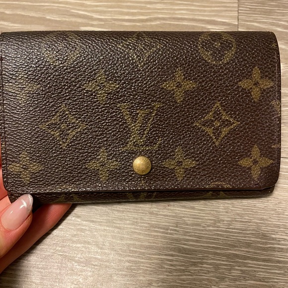 Auth Louis Vuitton wallet - Picture 1 of 10